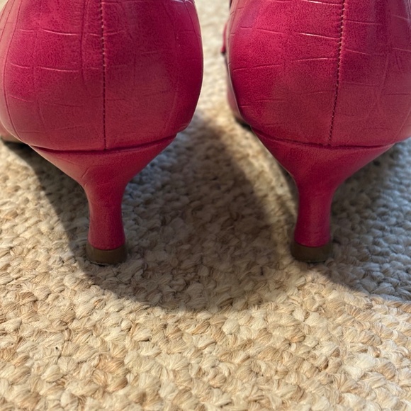 Pink pumps! - Picture 3 of 5